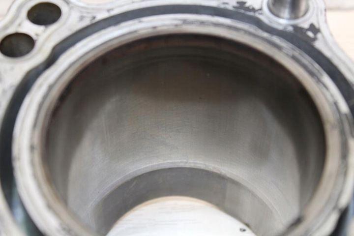 SUZUKI SV650 AVEC K2 PISTON ARRIÈRE ARRIÈRE