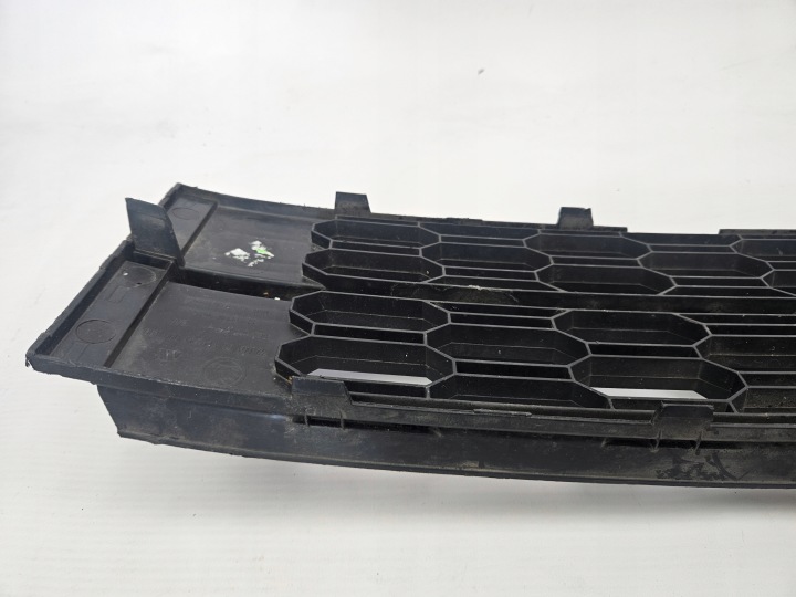 SKODA OCTAVIA III 3 LIFT 17 20 GRILLE CENTRALE PARE-CHOCS AVANT 5E0853677J