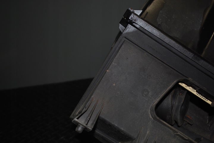 CHÂSSIS FILTRE AIR A8 D2 3.3 TDI 057133837A