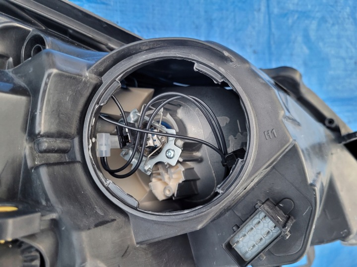 OPEL-CZESCI CORSA D PROJECTEUR GAUCHE PHARE GAUCHE AVANT EUROPE LIFT 13446801