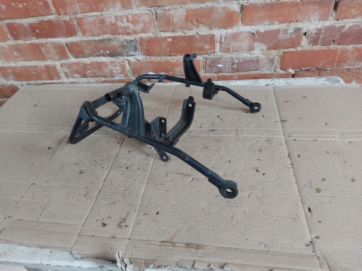 YAMAHA XJ 900 31A 4BB 58L FIXATION CARÉNAGE CHÂSSIS POIGNÉE