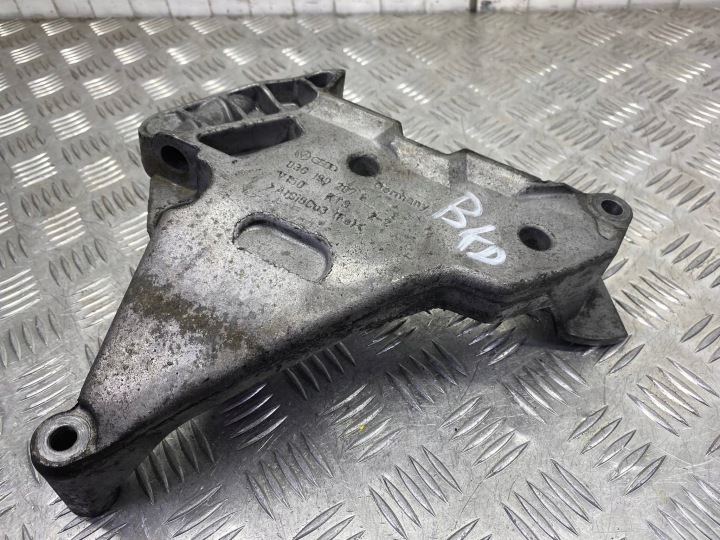 POIGNÉE SUPPORT MOTEUR VW PASSAT B6 AUDI A3 E0S 2.0 TDI 2003-2015 03G199207E