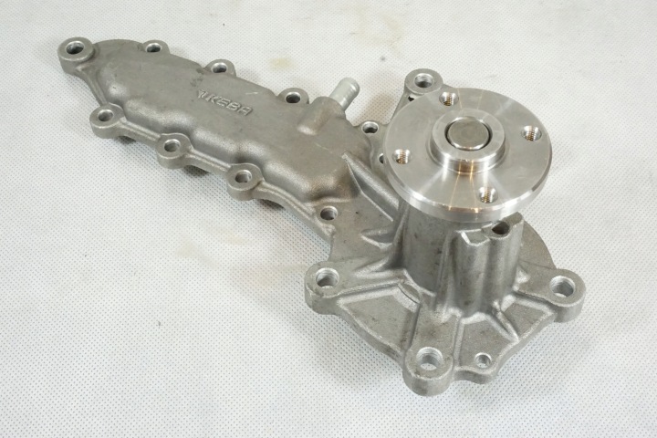 POMPE À EAU KUBOTA L235 L275 L2850 L3250 L3450