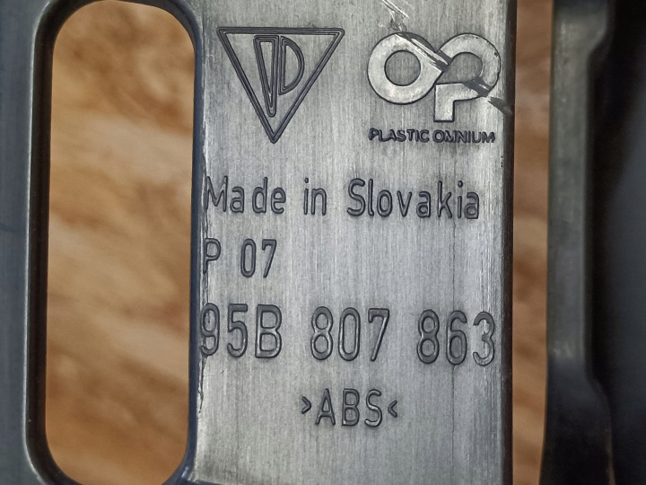 PORSCHE MACAN 95B GLISSIÈRE FIXATION PARE-CHOCS ARRIÈRE 95B807863B