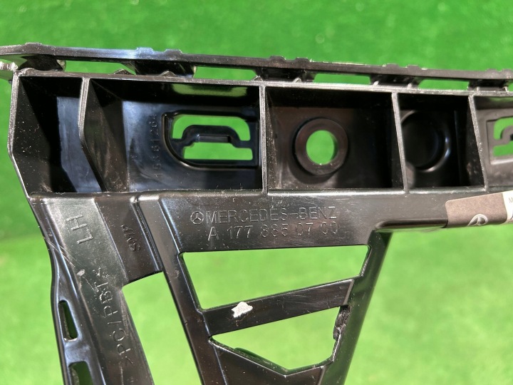MERCEDES A-KLASA W177 FIXATION GLISSIÈRE PARE-CHOCS GAUCHE ARRIÈRE ARRIÈRE A1778850700
