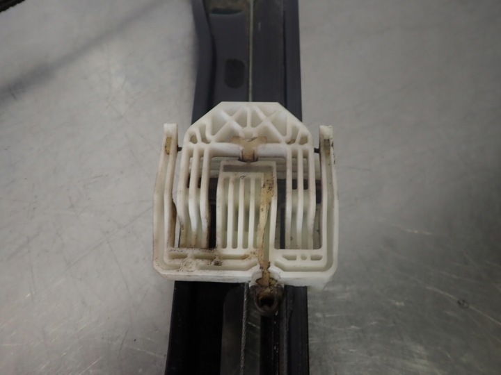 ÉLÉVATEUR VITRE GAUCHE AVANT BMW E87