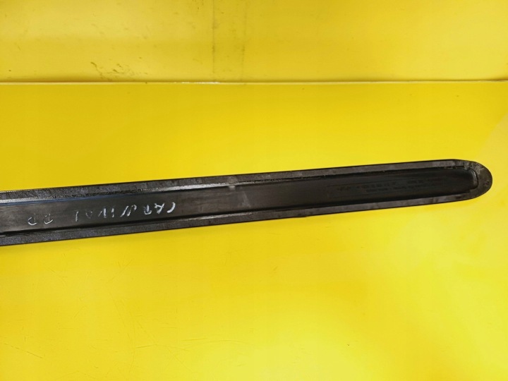 MOULURE PORTES DROIT AVANT KIA CARNIVAL 55050037A NR372