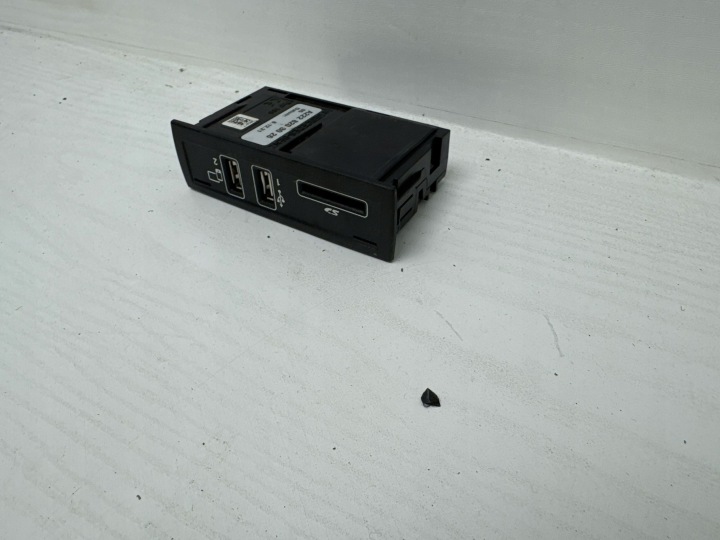 A2228203026 GENUINE STEROWNIK/MODUL USB