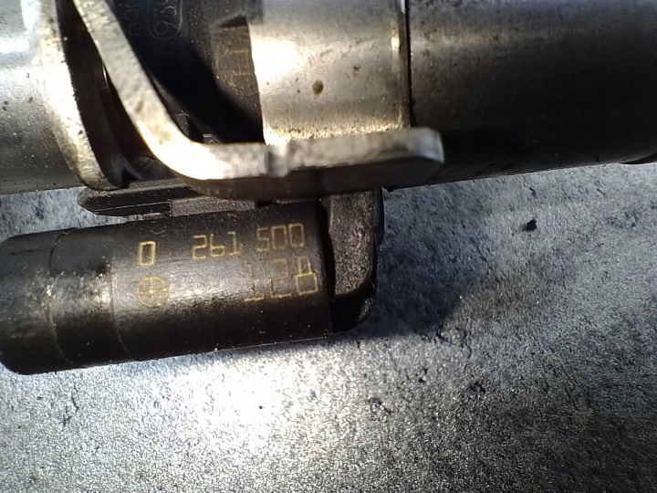 MOULURE INJECTION FORD FOCUS III CM5G-9H487-HB 0261500128 0261555132 BOSCH