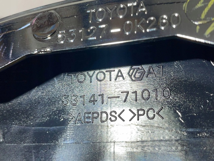 GRILLE AVANT AVANT TOYOTA HILUX VIII 531110K720