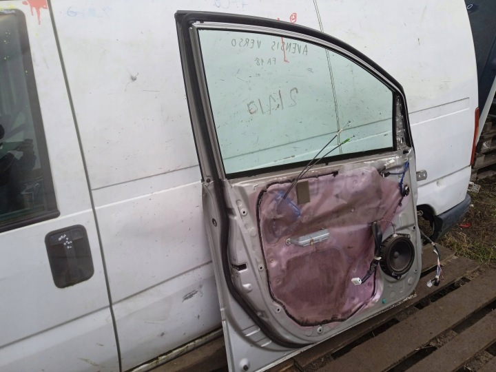 PORTES AVANT GAUCHE TOYOTA AVENSIS VERSO FA18