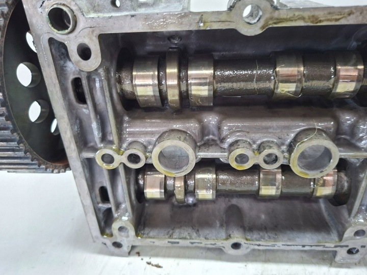 COUVERCLE DE SOUPAPES ARBRES 55565668 OPEL INSIGNIA A 2.0 CDTI 2008-