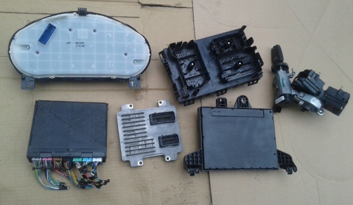 CONTRÔLEUR MOTEUR CONTACTEUR D'ALLUMAGE CLÉ COMPTEUR OPEL ASTRA 4 IV J 1,6 16V 12638807