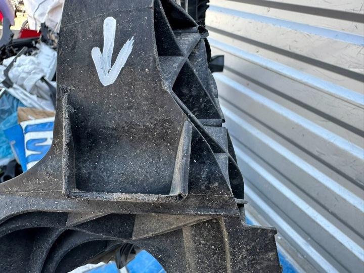 VOLKSWAGEN TOUAREG III RENFORCEMENT PANNEAU AVANT 760805588H