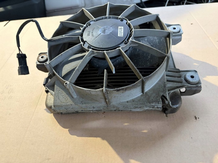 RADIATEUR HUILES BOÎTES VENTILATEUR IVECO DAILY VI 14- 3.0 HPI 5802072359