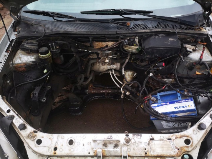 FORD FOCUS CHARNIÈRE ARRIÈRE PORTES ARRIÈRE 2002 1.8L