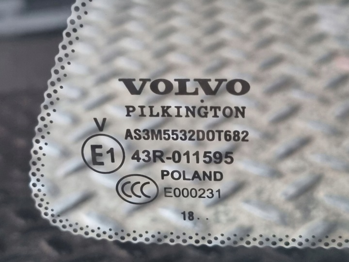 2019 VOLVO XC60 GLACE LATÉRALE ARRIÈRE 32244903