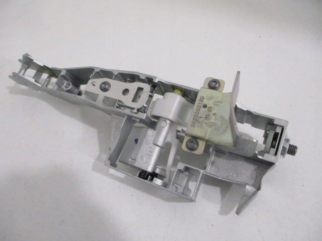 PEUGEOT 5008 I FIXATION POIGNÉES EXTÉRIEURE PORTES GAUCHES AVANT 9109C7
