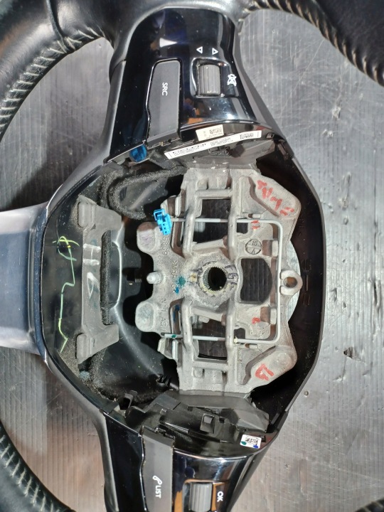VOLANT MULTIFONCTIONNELLE PEUGEOT 308 T29 GT 98084115XU