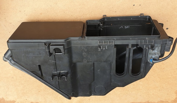 COUVERCLE CHÂSSIS FUSIBLES MERCEDES W202 W210
