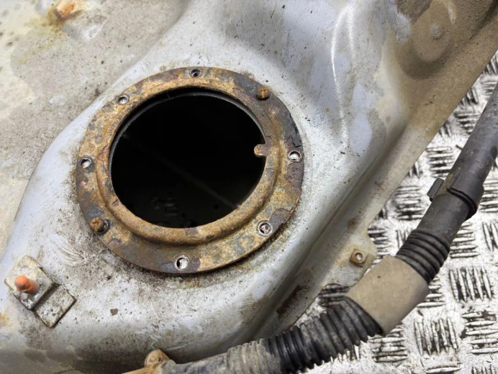 RÉSERVOIR CARBURANTS TOYOTA RAV 4 II (_A2_) 211216 2.0L DIESEL 2003