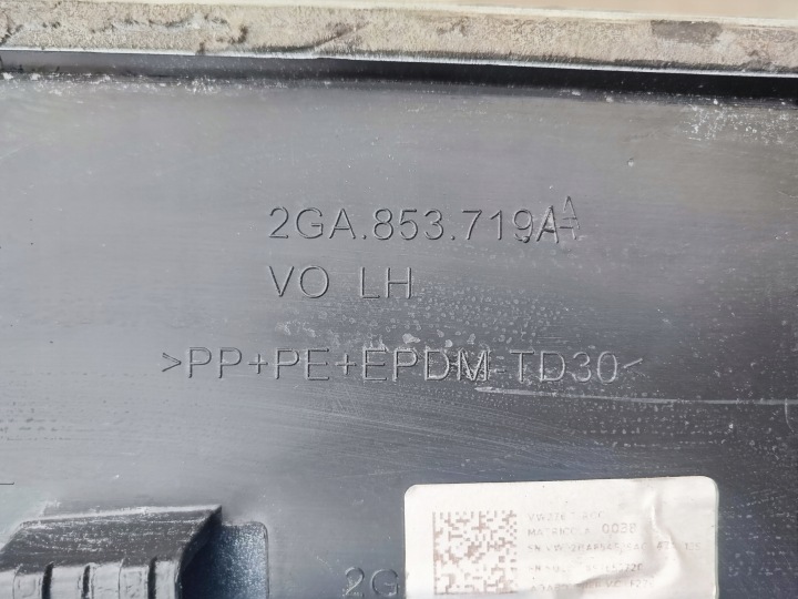 MOULURE PORTES GAUCHE AVANT VW T ROC 17- R LINE 2GA853719A
