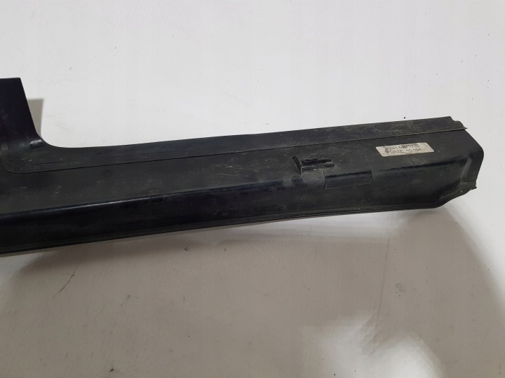 MOULURE REVÊTEMENT SEUIL GAUCHE AVANT MERCEDES W251 A2516800135