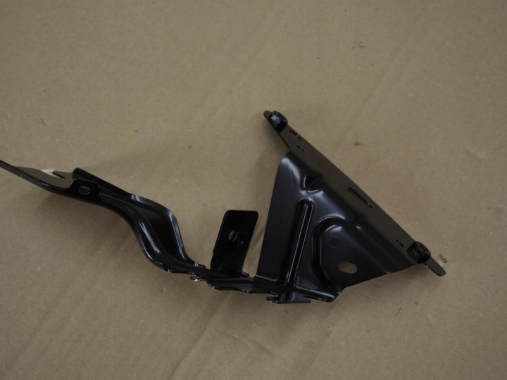 SUPPORT FIXATION GARDE-BOUE DROIT AVANT PEUGEOT 208 II 273816A01