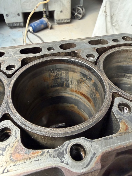 BLOC MOTEUR YANMAR 4TNV 4TNV88