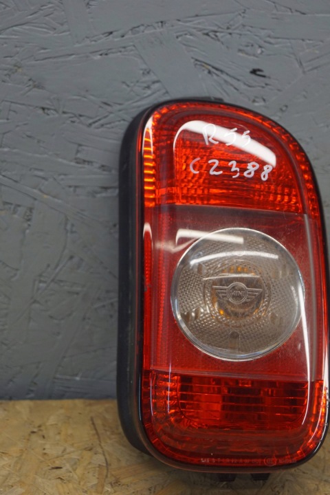 MINI COOPER CLUBMAN R55 PHARE DROIT ARRIÈRE UK (C2388)