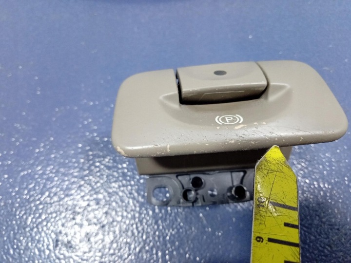 RENAULT SCENIC II BOUTON COMMUTATEUR FREINS MANUEL 8200243681