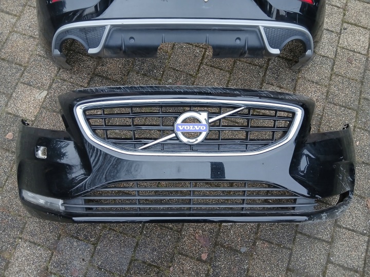 VOLVO V40 II 12- PARE-CHOCS AVANT AVANT SANS DZIUR GRILLE DOUBLURE 019-46