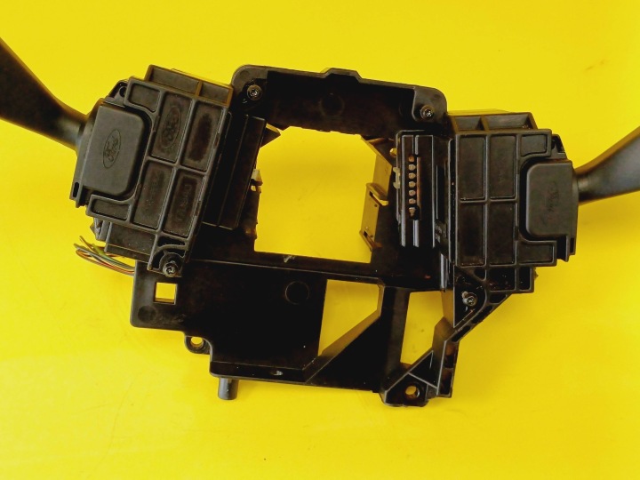 MANETTE COMMUTATEUR COMPOSITE FORD FOCUS 4M5T-13N064-GH NR488