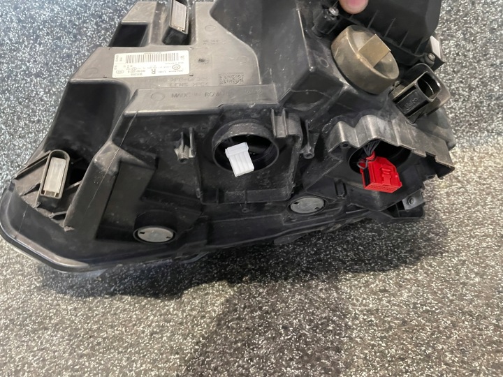 PHARE DROIT AVANT 2H3941032B VW AMAROK LIFT II
