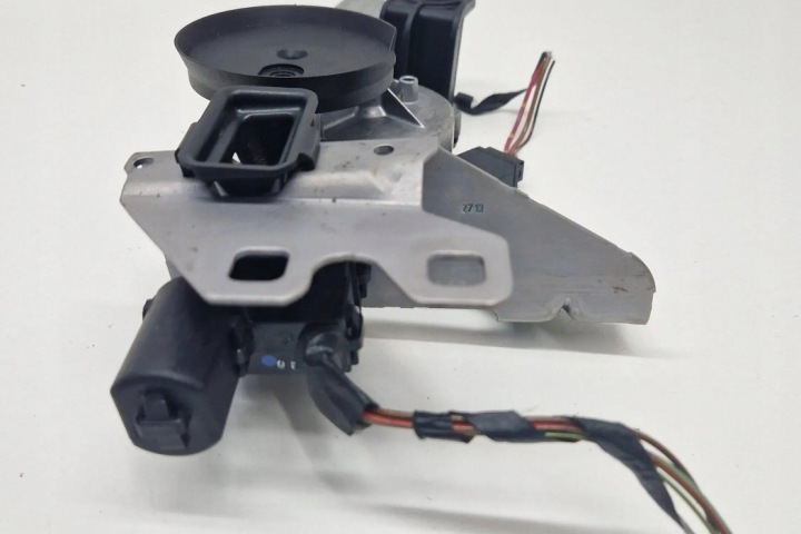 BLOCAGE VITRES COUVERCLES DE COFFRE COUVERCLES DE COFFRE BMW 5 (F10) 1391098144 2.5L DIESEL 2012