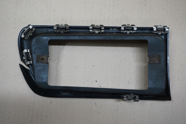 NISSAN PATROL CHÂSSIS PROTECTION FIXATION PHARES DROIT ARRIÈRE GR Y61