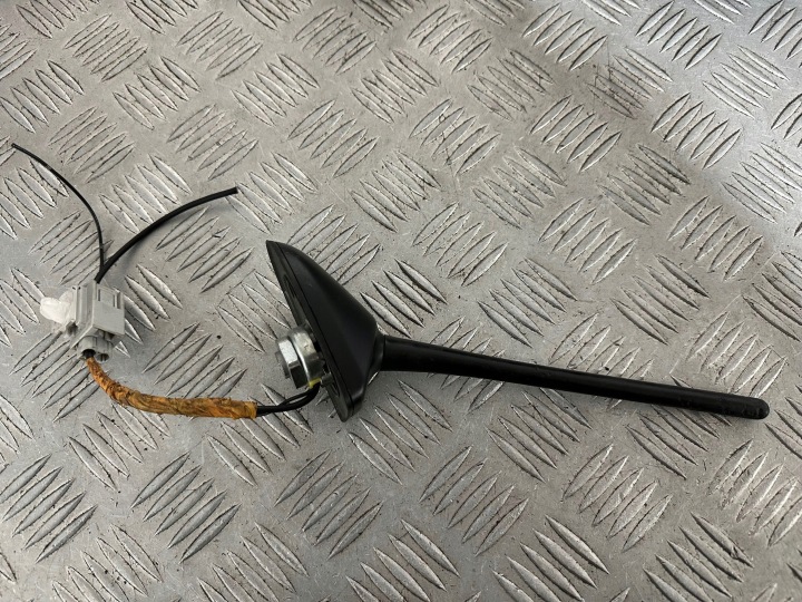 SUBARU FORESTER IV ANTENNE TOITS V3-07517C