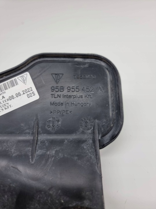 PORSCHE MACAN (95B) 2022 TUYAU GOULOTTE DE REMPLISSAGE LIQUIDE VERS LAVE-GLACES VITRE