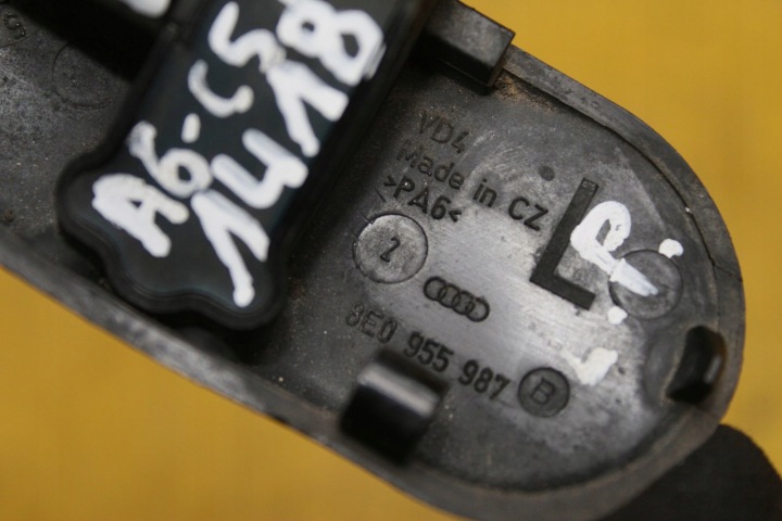 BUSE LAVE-GLACES GAUCHE AVANT A6 C5 RESTYLAGE 8E0955987B