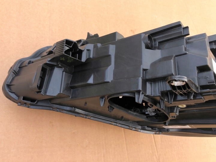 PROJECTEUR LED GOLA SANS PRZETWORNIC GAUCHE AVANT VERS BMW X1 F48 2019-2022 LCI
