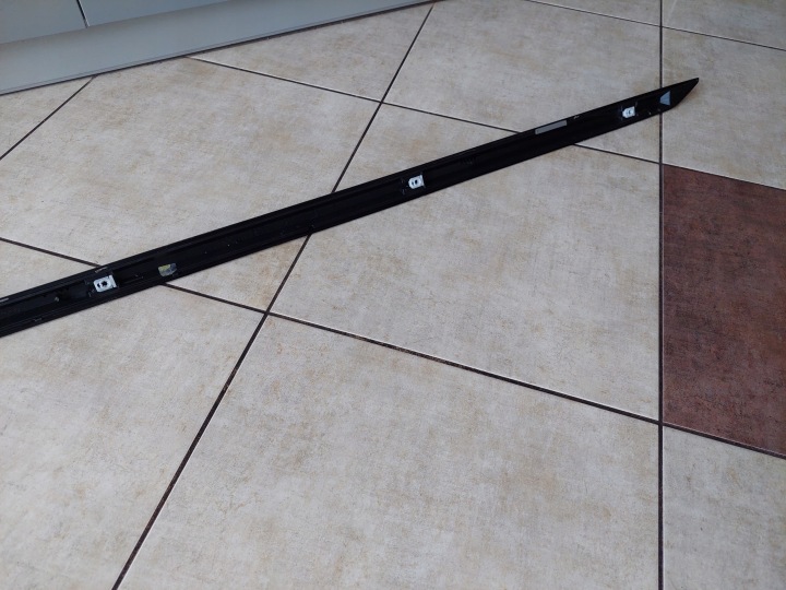 MOULURE SEUIL DROITE AUDI A4 B9 LIFT S-LINE 8W0