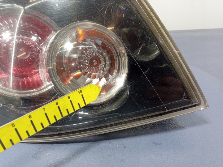 MAZDA 3 I BK HAYON PHARE ARRIÈRE GAUCHE EXTÉRIEUR P6312