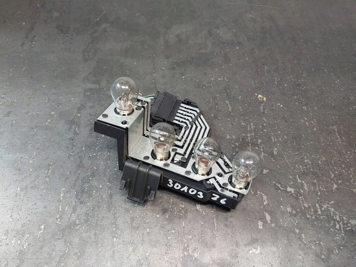 DOUILLE D'AMPOULE ARRIÈRE DROITE AUDI A4 B5 8D BERLINE LIFT 289922