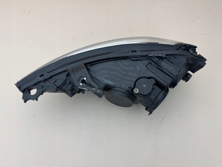 AUDI A1 II 2 18R- PHARE DROITE AVANT DROIT AVANT 82A941004