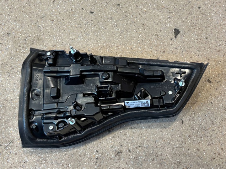 PHARE ARRIÈRE DANS CLAPET ARRIÈRE CÔTÉ DROITE BMW X3 G01 9463052