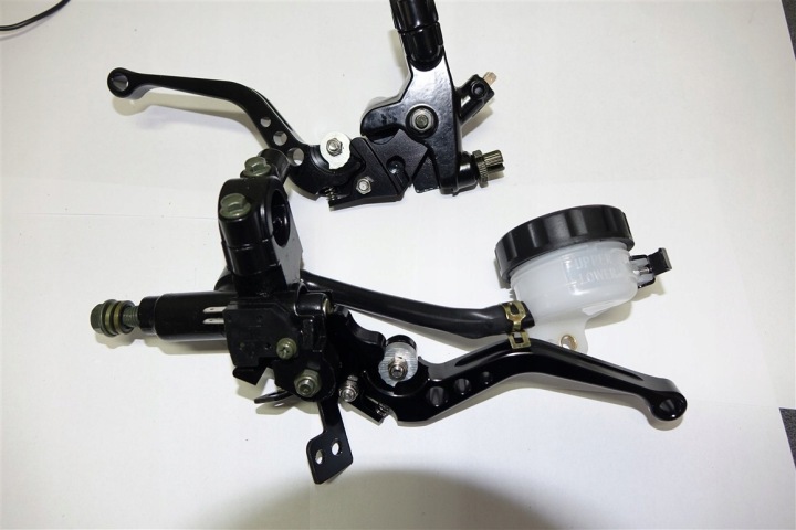 POMPE DE FREIN POIGNÉES SUZUKI GSXR 600 750 1000