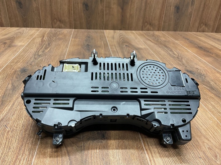 COMPTEUR TABLEAU DE BORD MERCEDES-BENZ CLA A1179004001.