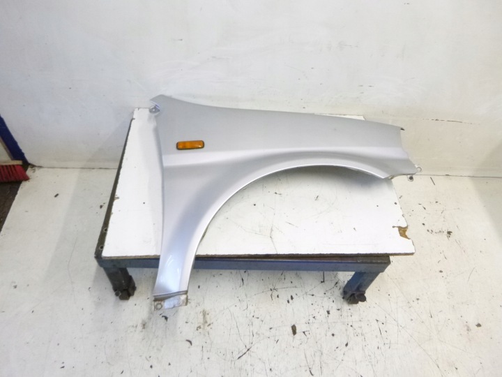 AILE DROIT HONDA HRV NH-583M 2000R.