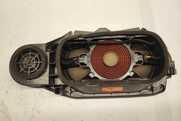 SUBWOOFER MERCEDES-BENZ CLS (C218) A2128203502 4.7L GASOLINE 320KW 2012