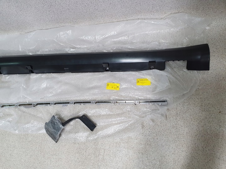 TESLA MODÈLE AVEC LIFT REVÊTEMENT MOULURE SEUIL DROITE ENSEMBLE NOUVEAU 6005875-00-J